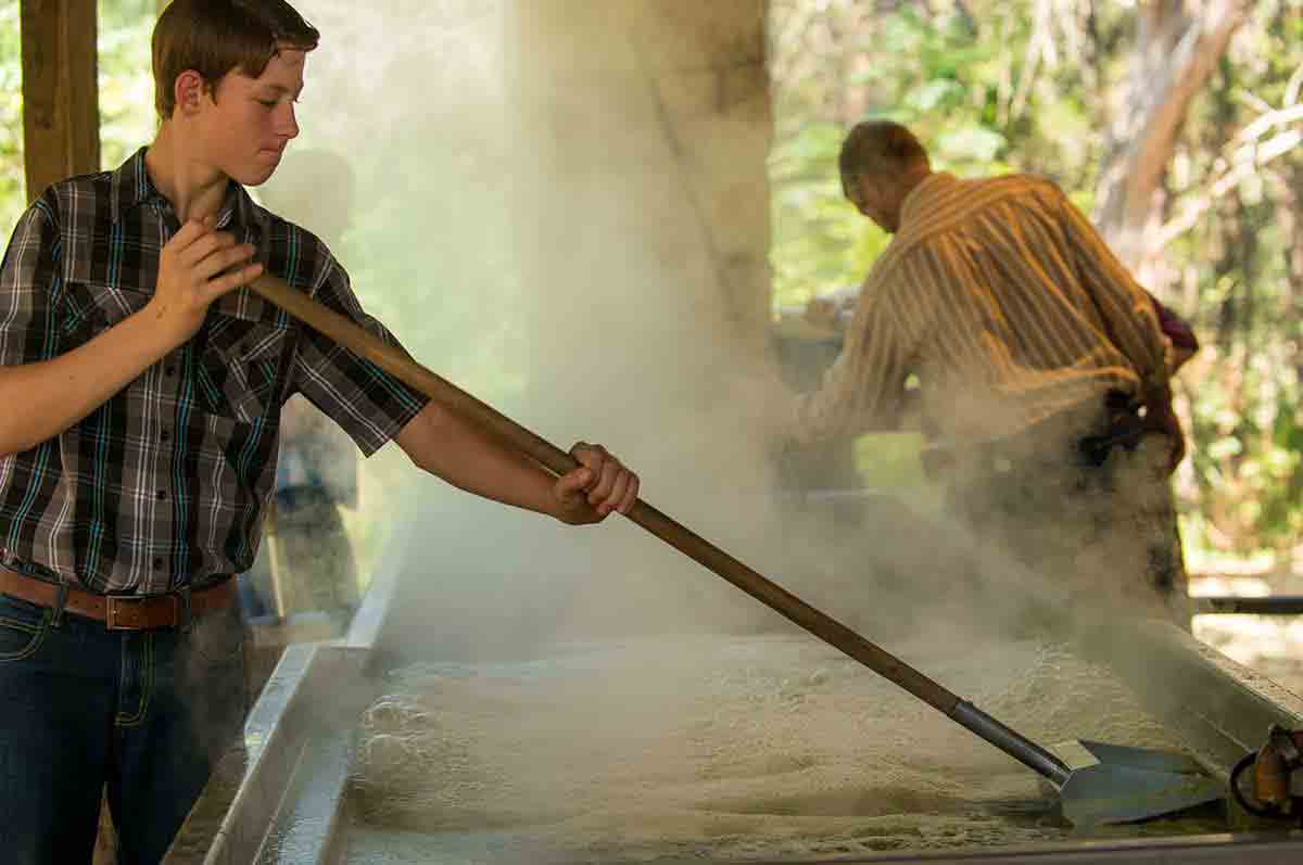 Cooking sap into syrup